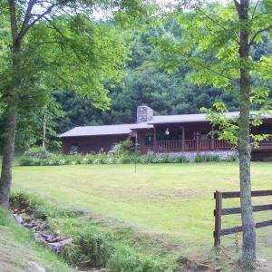 A real farm stay theme vacation rental by the night or week